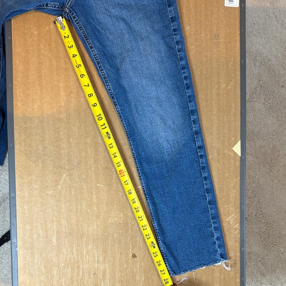 Banana Republic women’s Blue Jeans - Picture 6 of 7